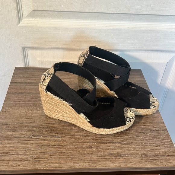 ATTENTION BLACK WEDGES ANKLE STRAPS IN SIZE 6 - Picture 2 of 6